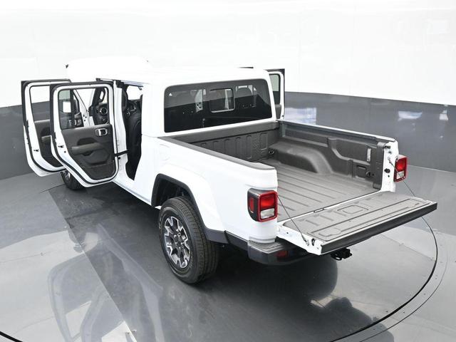 Photo of 2024 Bright White Clearcoat Jeep Gladiator