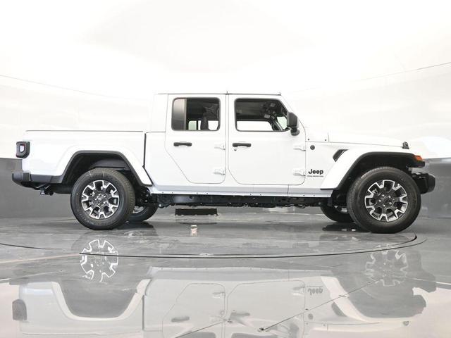 Photo of 2024 Bright White Clearcoat Jeep Gladiator