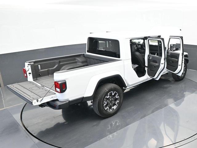 Photo of 2024 Bright White Clearcoat Jeep Gladiator