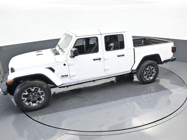 Photo of 2024 Bright White Clearcoat Jeep Gladiator