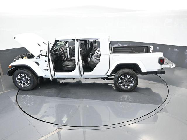 Photo of 2024 Bright White Clearcoat Jeep Gladiator