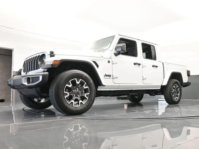 Photo of 2024 Bright White Clearcoat Jeep Gladiator
