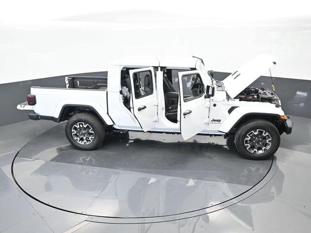 Photo of 2024 Bright White Clearcoat Jeep Gladiator