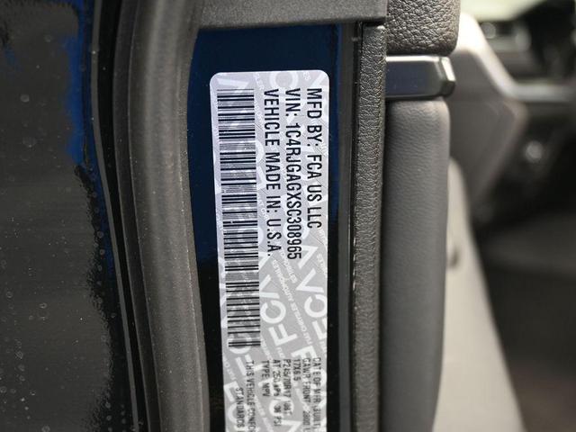 Photo of 2025 Diamond Black Jeep Grand Cherokee