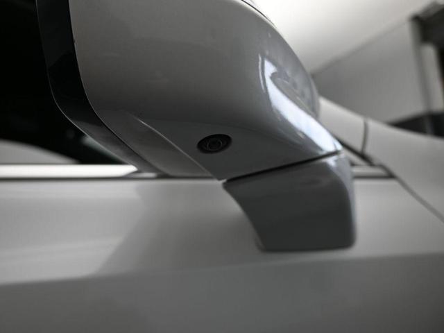 Photo of 2022 Crystal White Tri-Coat Cadillac XT4