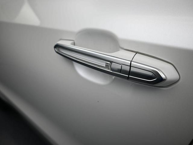 Photo of 2022 Crystal White Tri-Coat Cadillac XT4