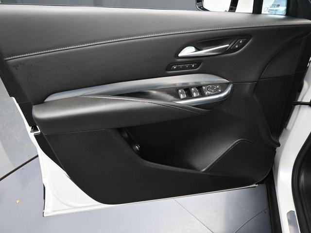 Photo of 2022 Crystal White Tri-Coat Cadillac XT4