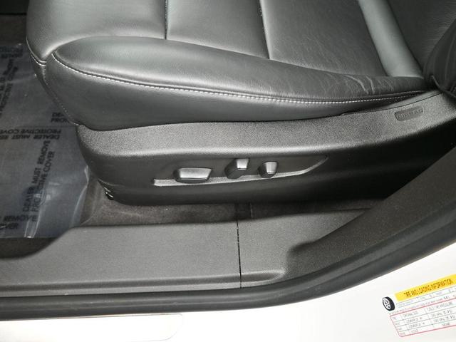 Photo of 2022 Crystal White Tri-Coat Cadillac XT4