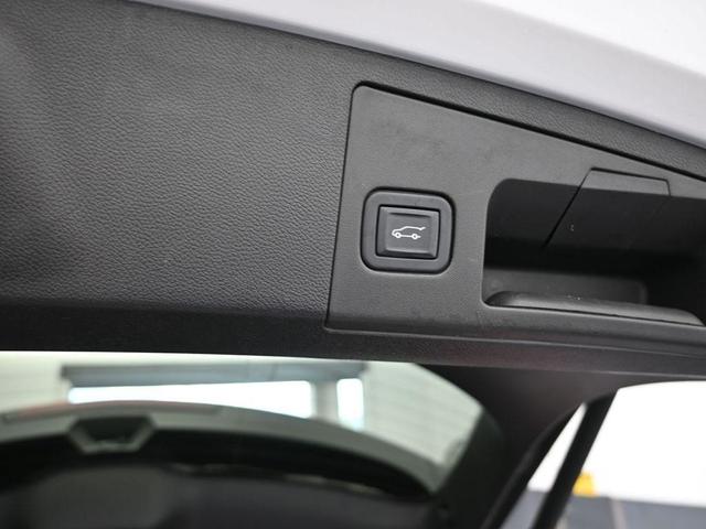 Photo of 2022 Crystal White Tri-Coat Cadillac XT4