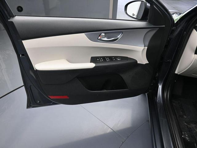 Photo of 2022 Gravity Gray Kia Forte