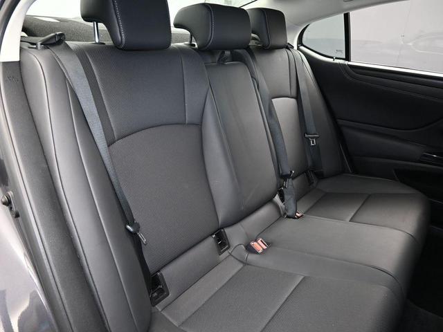 Photo of 2022 Cloudburst Gray Lexus ES 350