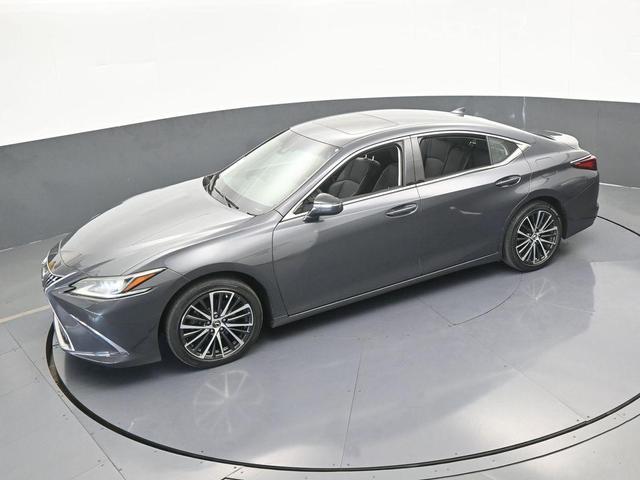 Photo of 2022 Cloudburst Gray Lexus ES 350