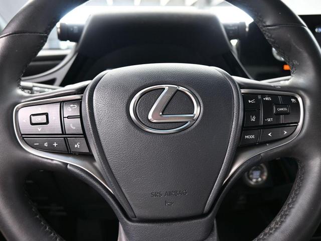 Photo of 2022 Cloudburst Gray Lexus ES 350