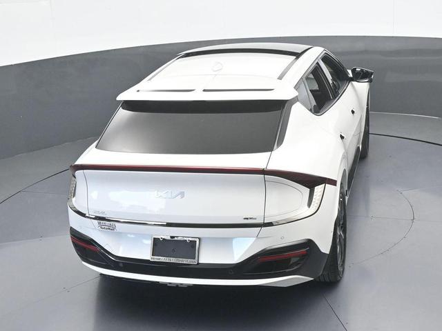 Photo of 2024 Snow White Pearl Kia EV6