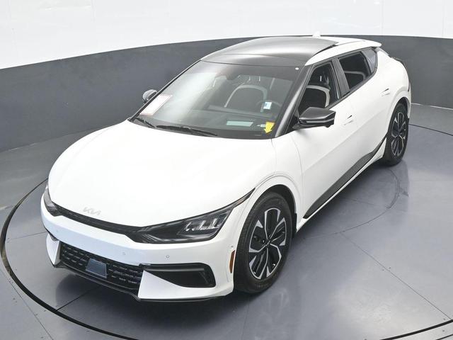 Photo of 2024 Snow White Pearl Kia EV6