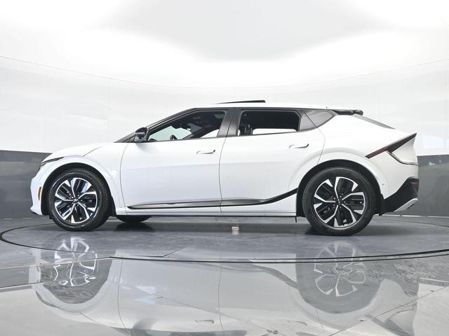 Photo of 2024 Snow White Pearl Kia EV6