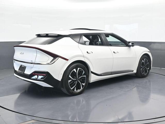 Photo of 2024 Snow White Pearl Kia EV6