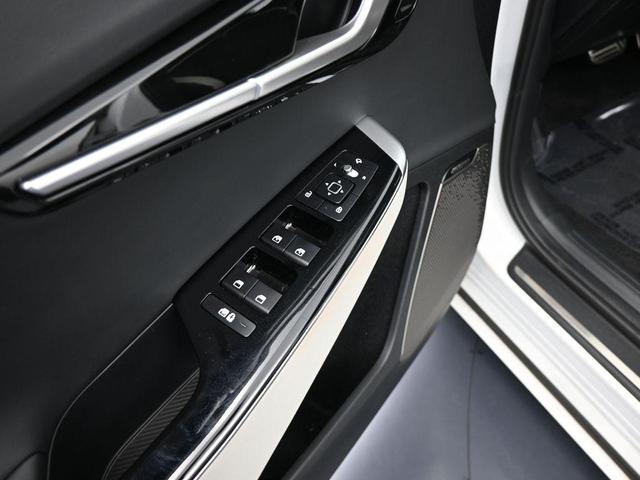 Photo of 2024 Snow White Pearl Kia EV6