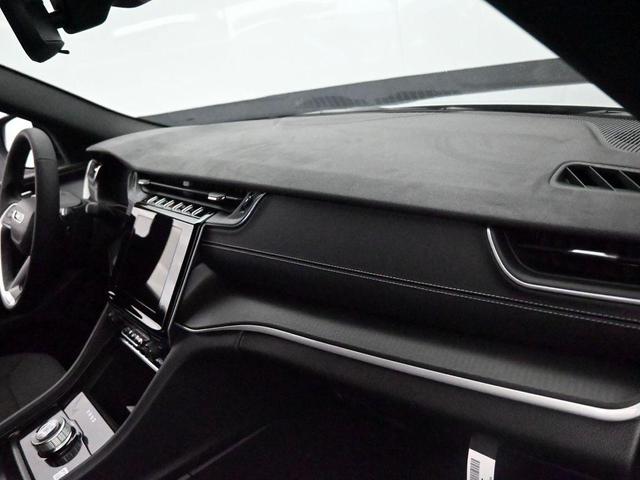 Photo of 2024 Silver Zynith Jeep Grand Cherokee L