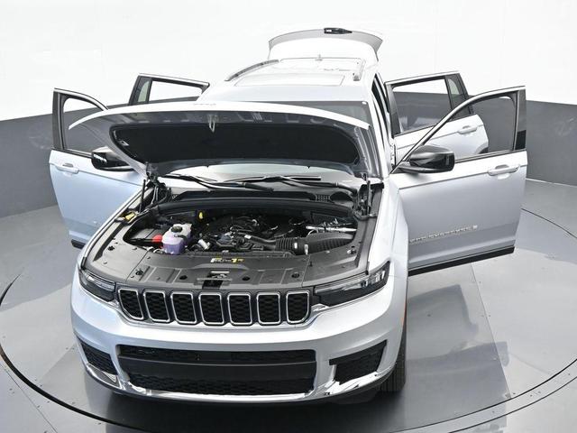 Photo of 2024 Silver Zynith Jeep Grand Cherokee L