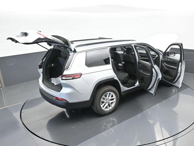 Photo of 2024 Silver Zynith Jeep Grand Cherokee L