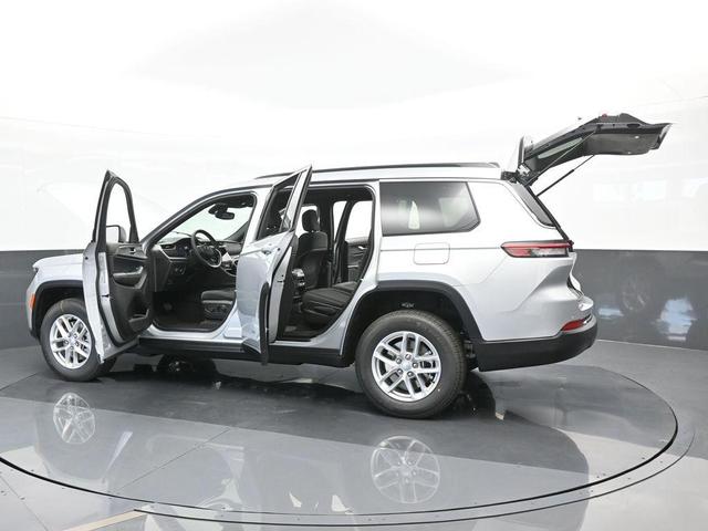 Photo of 2024 Silver Zynith Jeep Grand Cherokee L