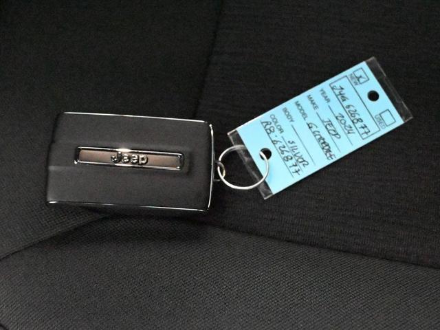 Photo of 2024 Silver Zynith Jeep Grand Cherokee L