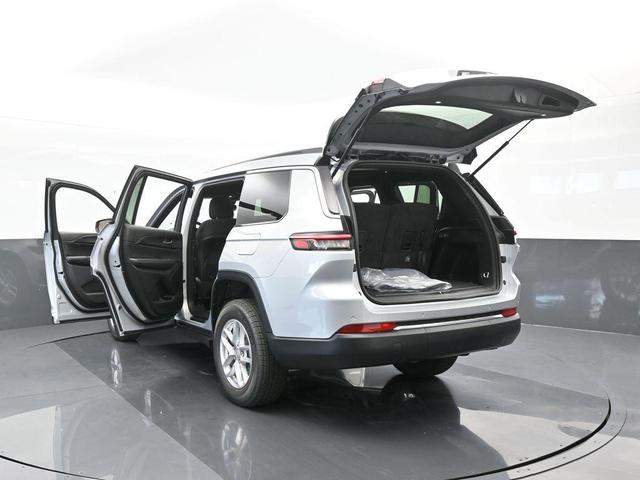 Photo of 2024 Silver Zynith Jeep Grand Cherokee L