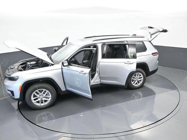Photo of 2024 Silver Zynith Jeep Grand Cherokee L