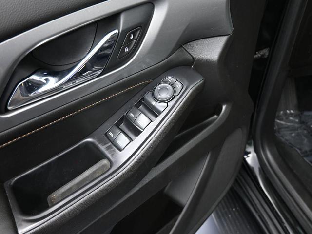 Photo of 2021 Mosaic Black Metallic Chevrolet Traverse
