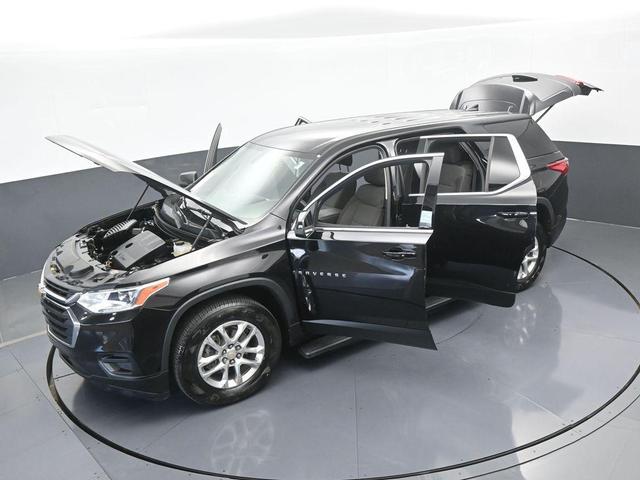 Photo of 2021 Mosaic Black Metallic Chevrolet Traverse