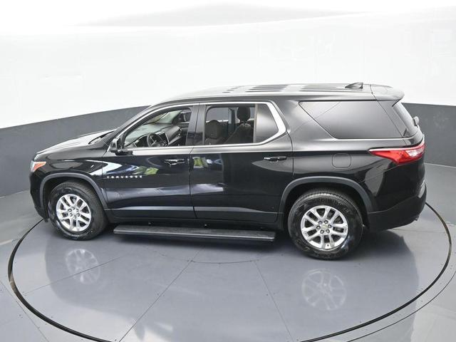 Photo of 2021 Mosaic Black Metallic Chevrolet Traverse