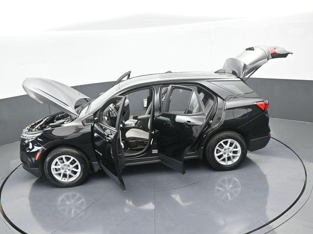 Photo of 2023 Mosaic Black Metallic Chevrolet Equinox