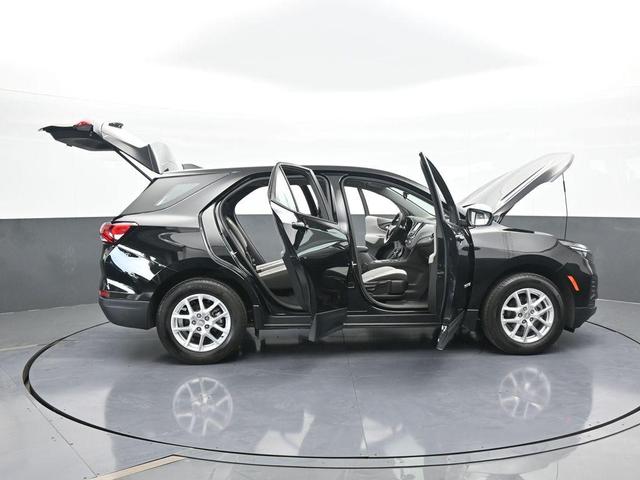 Photo of 2023 Mosaic Black Metallic Chevrolet Equinox