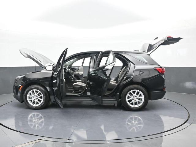 Photo of 2023 Mosaic Black Metallic Chevrolet Equinox