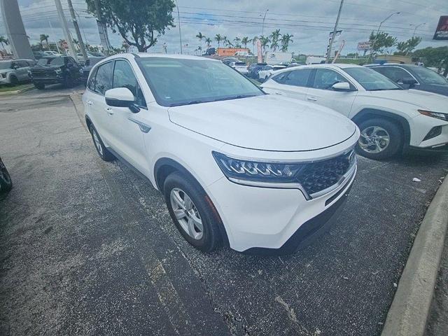 Photo of 2021 Glacial White Pearl Kia Sorento