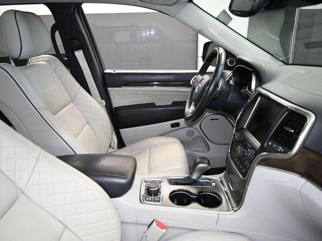 Photo of 2017 True Blue Pearlcoat Jeep Grand Cherokee