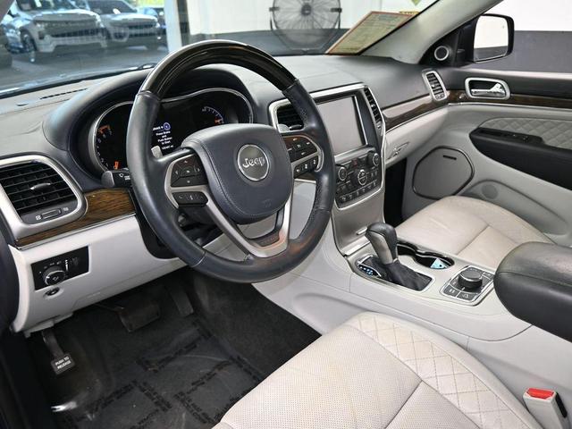 Photo of 2017 True Blue Pearlcoat Jeep Grand Cherokee