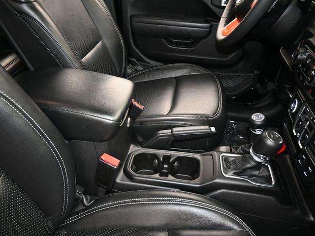 Photo of 2023 Black Clearcoat Jeep Wrangler