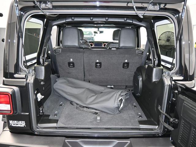 Photo of 2023 Black Clearcoat Jeep Wrangler