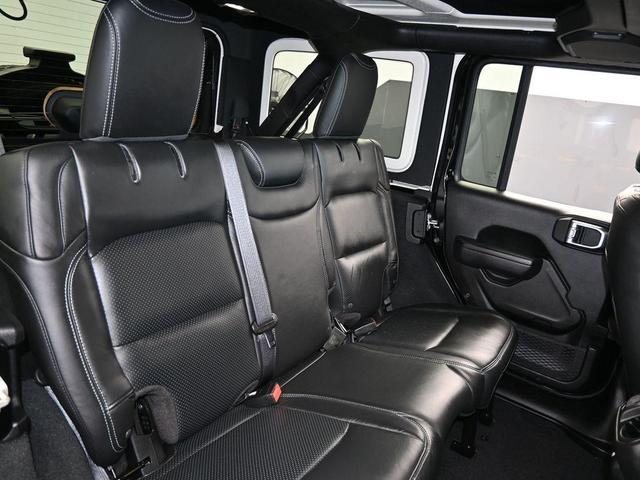 Photo of 2023 Black Clearcoat Jeep Wrangler