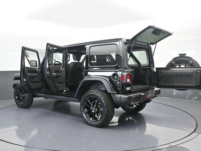 Photo of 2023 Black Clearcoat Jeep Wrangler