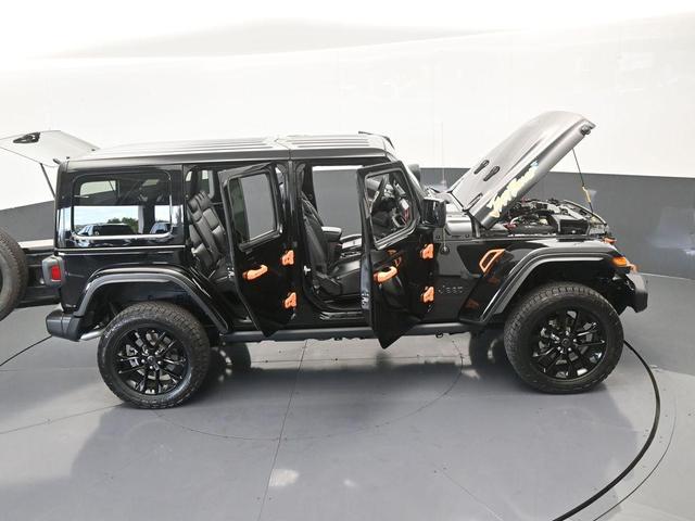 Photo of 2023 Black Clearcoat Jeep Wrangler