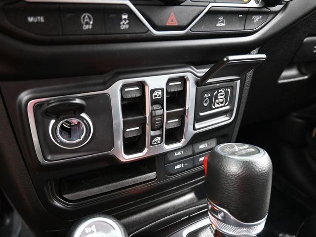 Photo of 2023 Black Clearcoat Jeep Wrangler