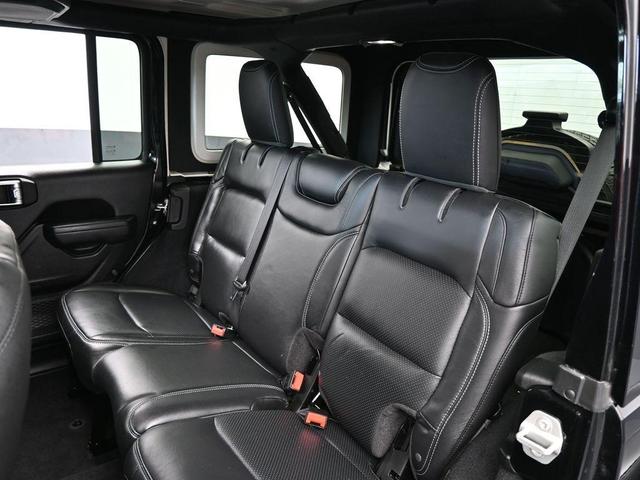 Photo of 2023 Black Clearcoat Jeep Wrangler