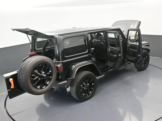 Photo of 2023 Black Clearcoat Jeep Wrangler