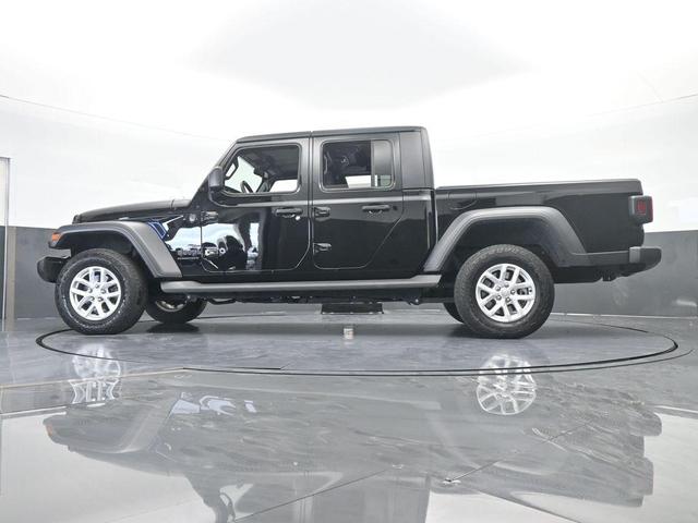 Photo of 2023 Black Clearcoat Jeep Gladiator