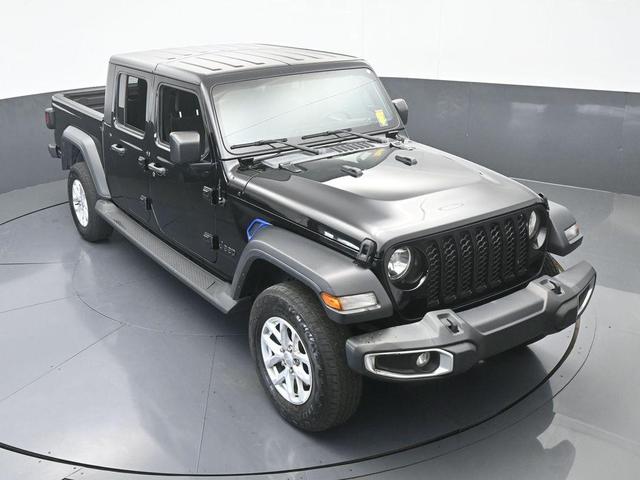 Photo of 2023 Black Clearcoat Jeep Gladiator