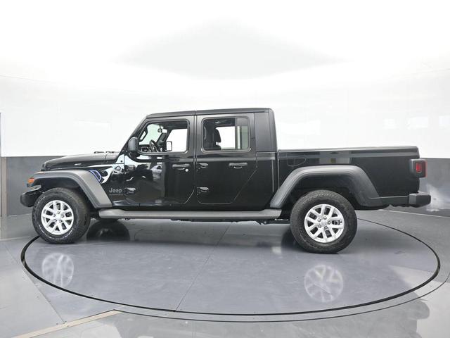 Photo of 2023 Black Clearcoat Jeep Gladiator
