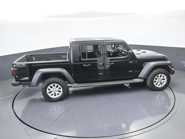 Photo of 2023 Black Clearcoat Jeep Gladiator